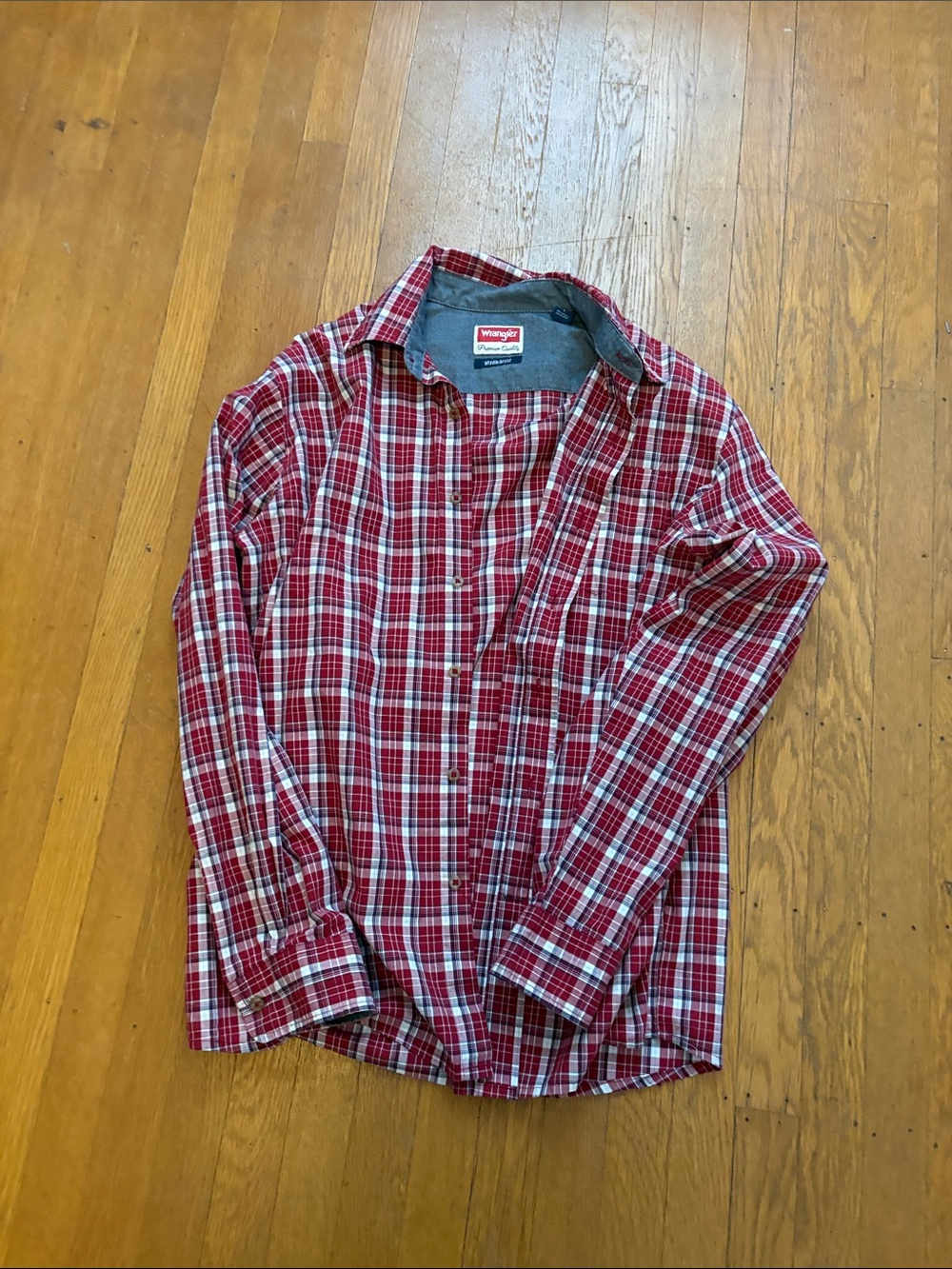 Wrangler Red Plaid Long-Sleeve Button-Down Shirt